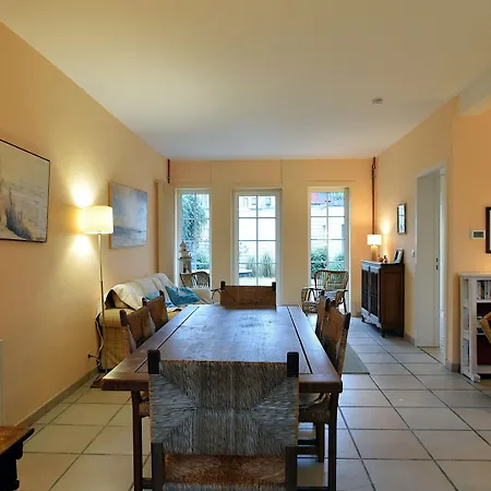 Сasa de vacaciones Beautifully Renovated House Centrally Located De Haan