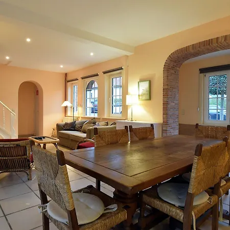 Beautifully Renovated House Centrally Located Сasa de vacaciones