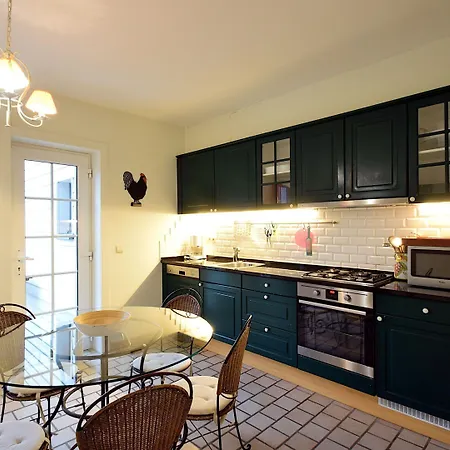 Сasa de vacaciones Beautifully Renovated House Centrally Located